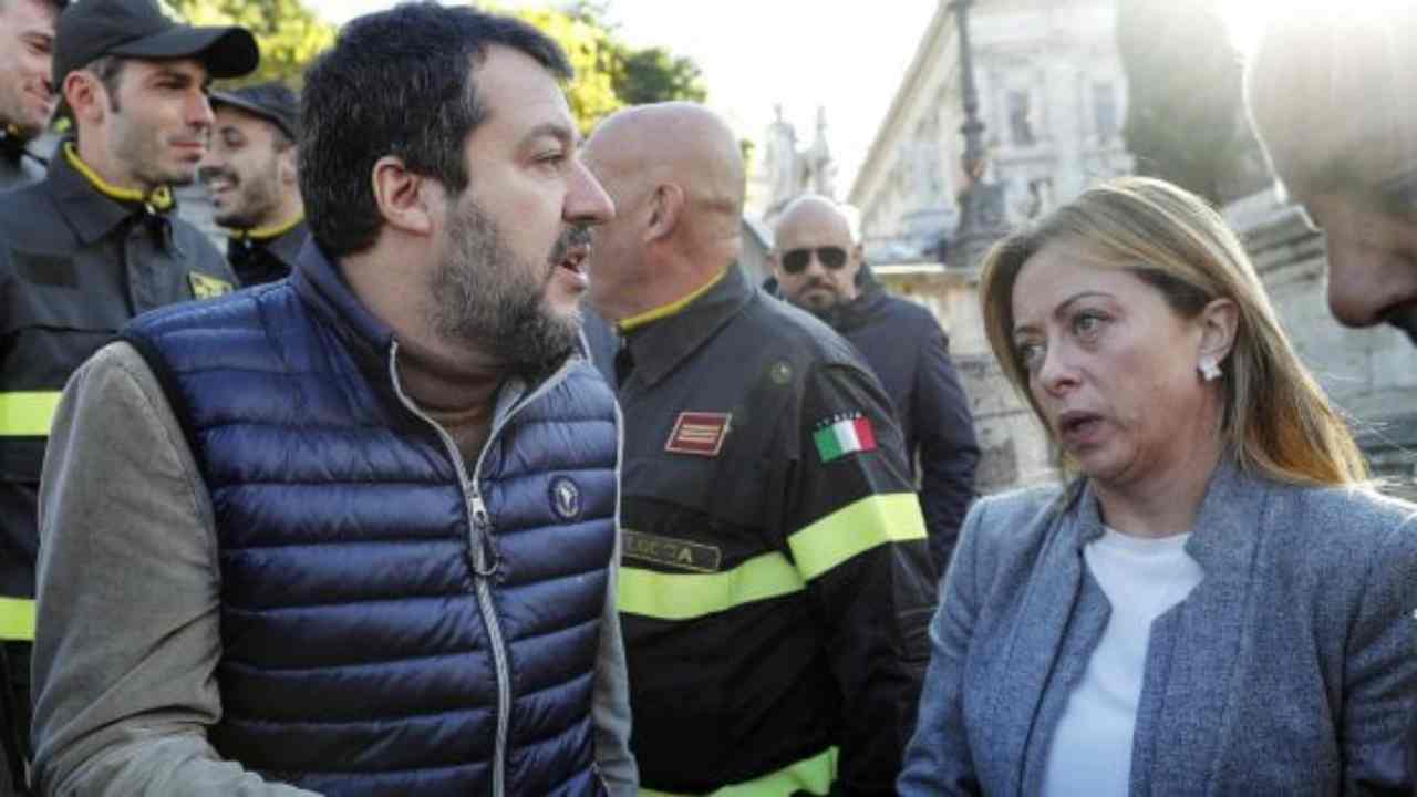 sondaggi scendono salvini e renzi sale meloni
