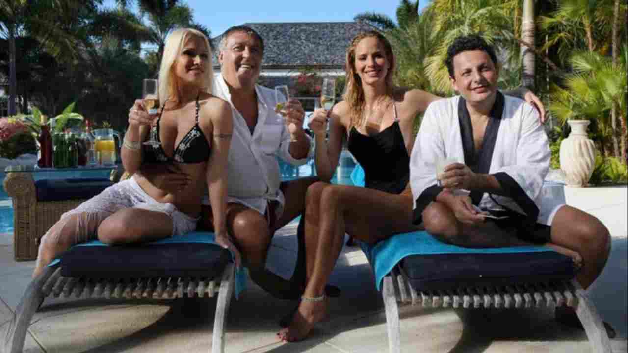 Un Estate Ai Caraibi Amazon It Enrico Brignano Carlo Buccirosso Biagio Izzo Martina Stella Enrico Bertolino Alena Seredova Paolo Conticini Paolo Ruffini Enrico Brignano Carlo Buccirosso Film E Tv