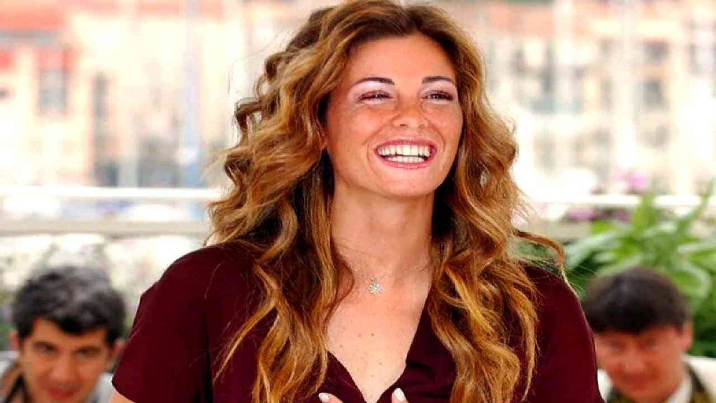 Vanessa Incontrada agli esordi: magrissima e senza un filo di trucco [VIDEO]
