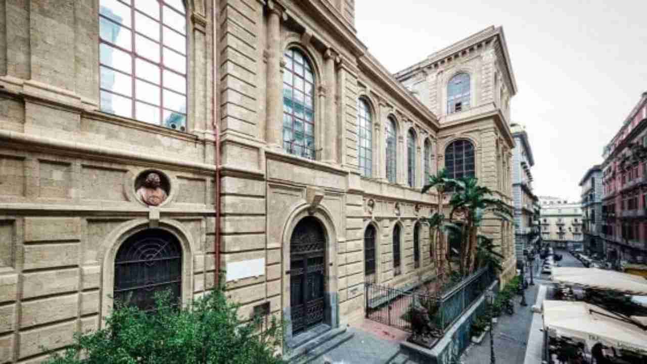 accademia napoli molestie