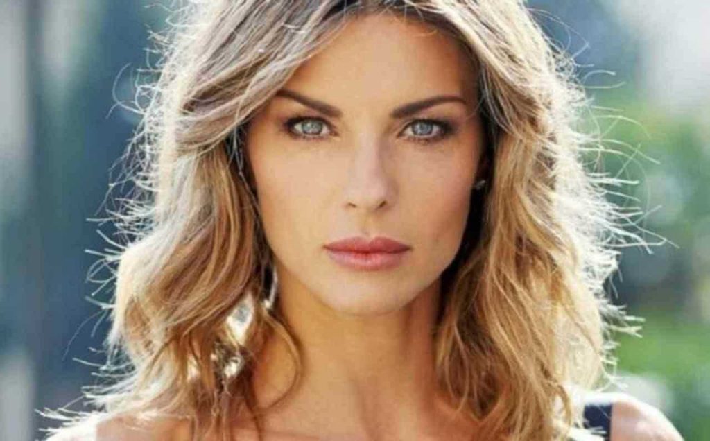 Martina Colombari senza trucco: il cambiamento è sconvolgente [FOTO]