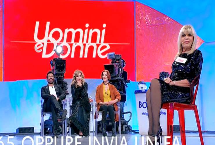 Gemma Galgani sorride a Uomini e Donne