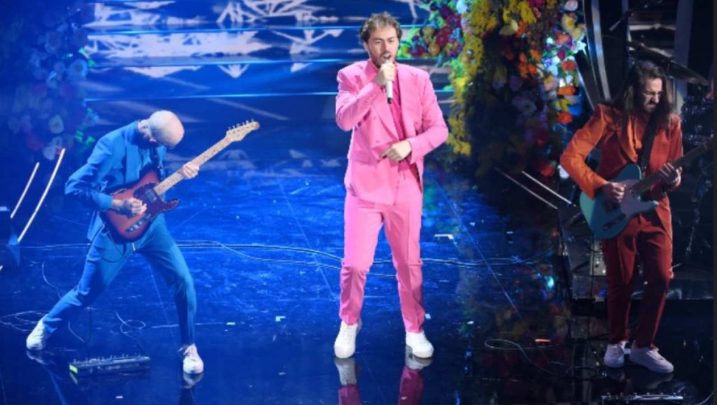 Pinguini Tattici Nucleari da ritorno al futuro a Sanremo | La rivoluzione al Festival