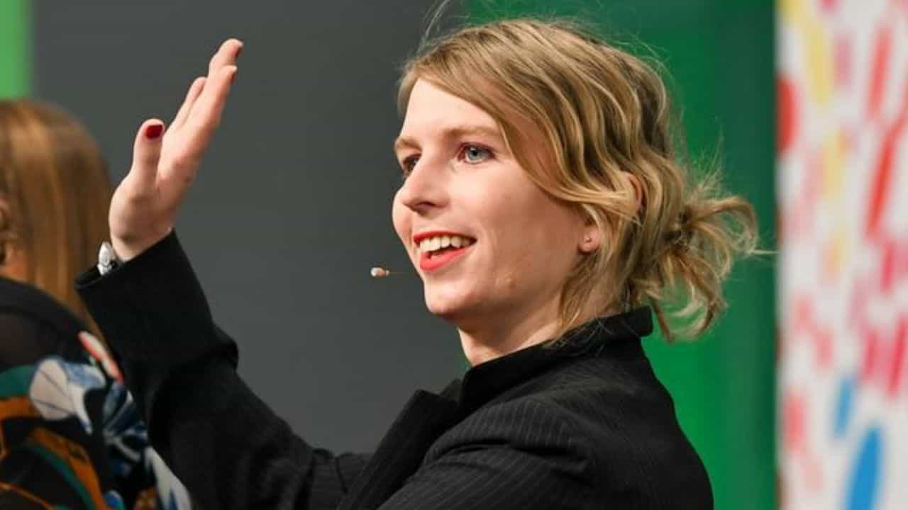 Chelsea Manning tenta sucidio