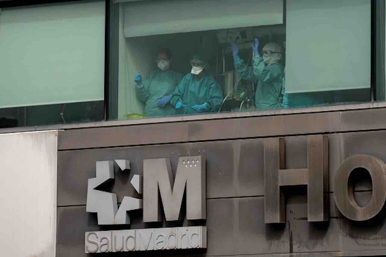 Coronavirus, a Madrid negli ospedali un morto ogni 16 minuti (Getty) - meteoweek.com