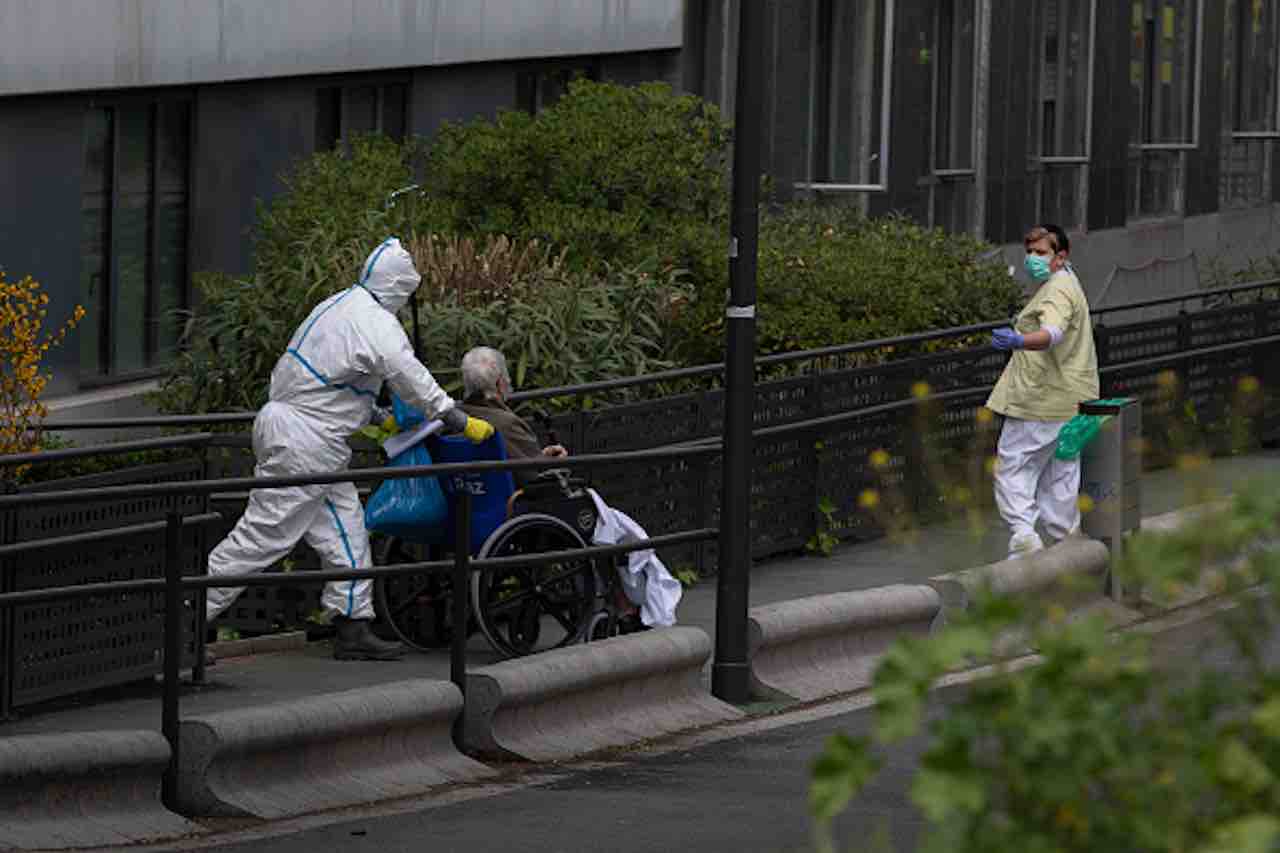 Coronavirus, a Madrid un morto ogni 16 minuti (Getty) - meteoweek.com