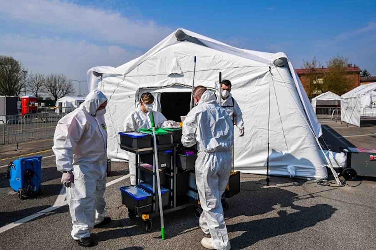 Coronavirus, direttore dell'ISS in Lombardia troppi contagi. Si sono accesi altri focolai (Getty) - meteoweek.com