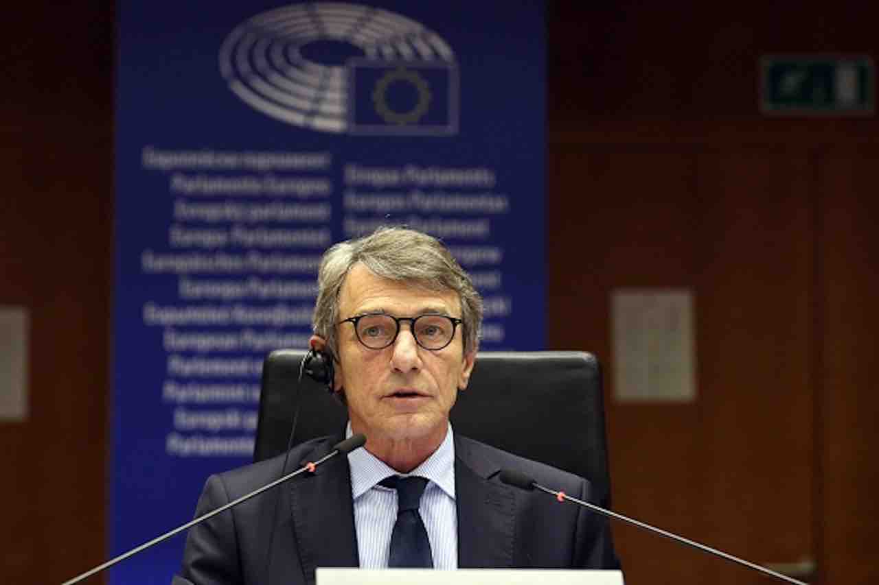 Coronavirus, il Presidente del Parlamento Europeo Sassoli in isolamento (Getty) - meteoweek.com
