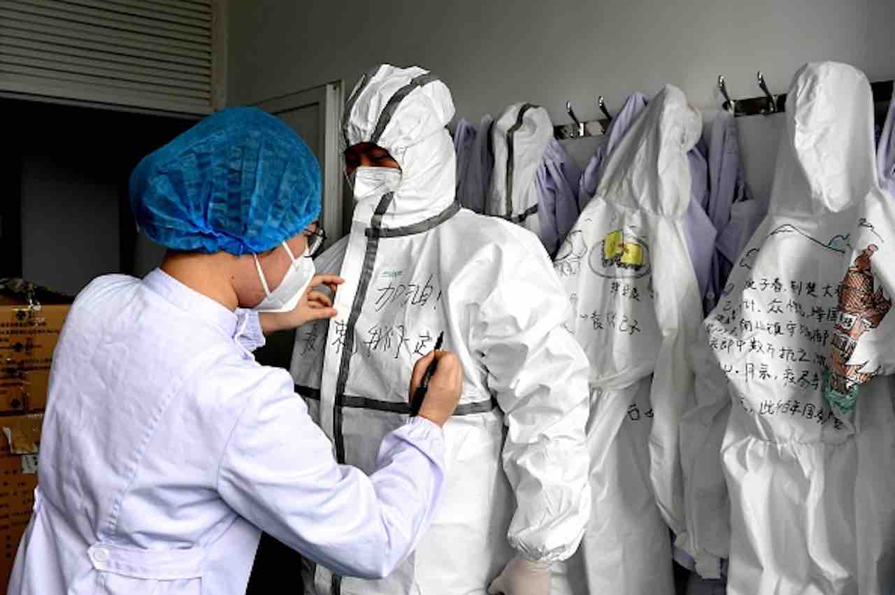 Coronavirus, il personale sanitario lascia l'Hubei per fare rientro a casa (Getty) - meteoweek.com