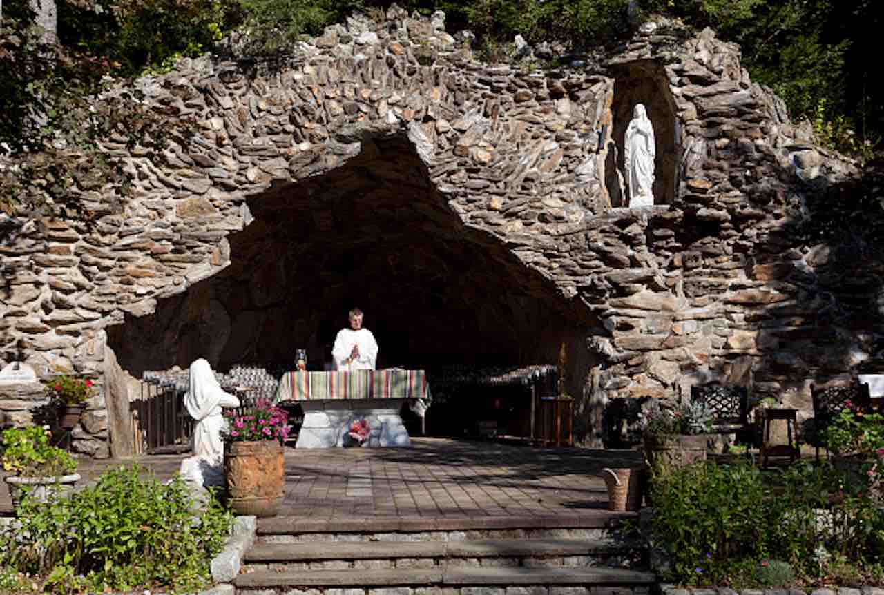 Coronavirus, il santuario di Lourdes chiude per la prima volta (Getty) - meteoweek.com