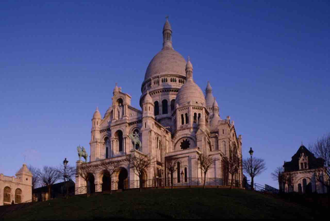 Coronavirus, la Basilica del Sacré Coeur di Parigi chiude per la prima volta (Getty) - meteoweek.com