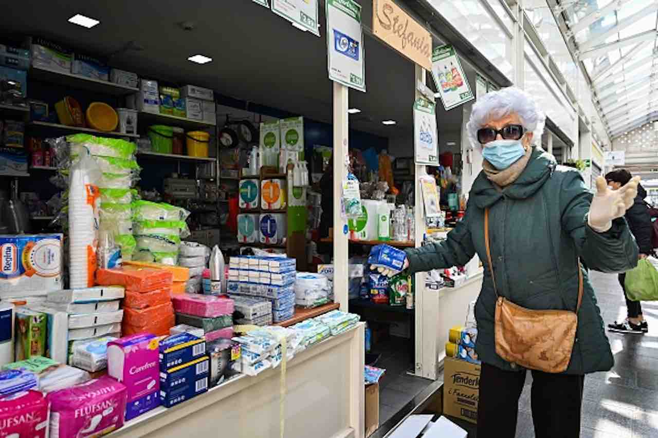 Coronavirus, le storie funerale in streaming e la solitudine di un anziana (Getty) - meteoweek.com