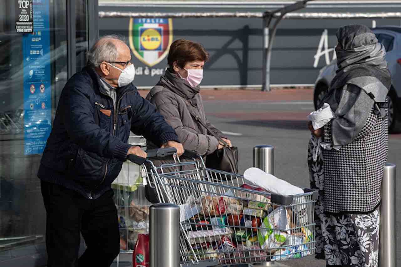 Coronavirus, le storie- un funerale in streaming e la solitudine di un anziano (Getty) - meteoweek.com