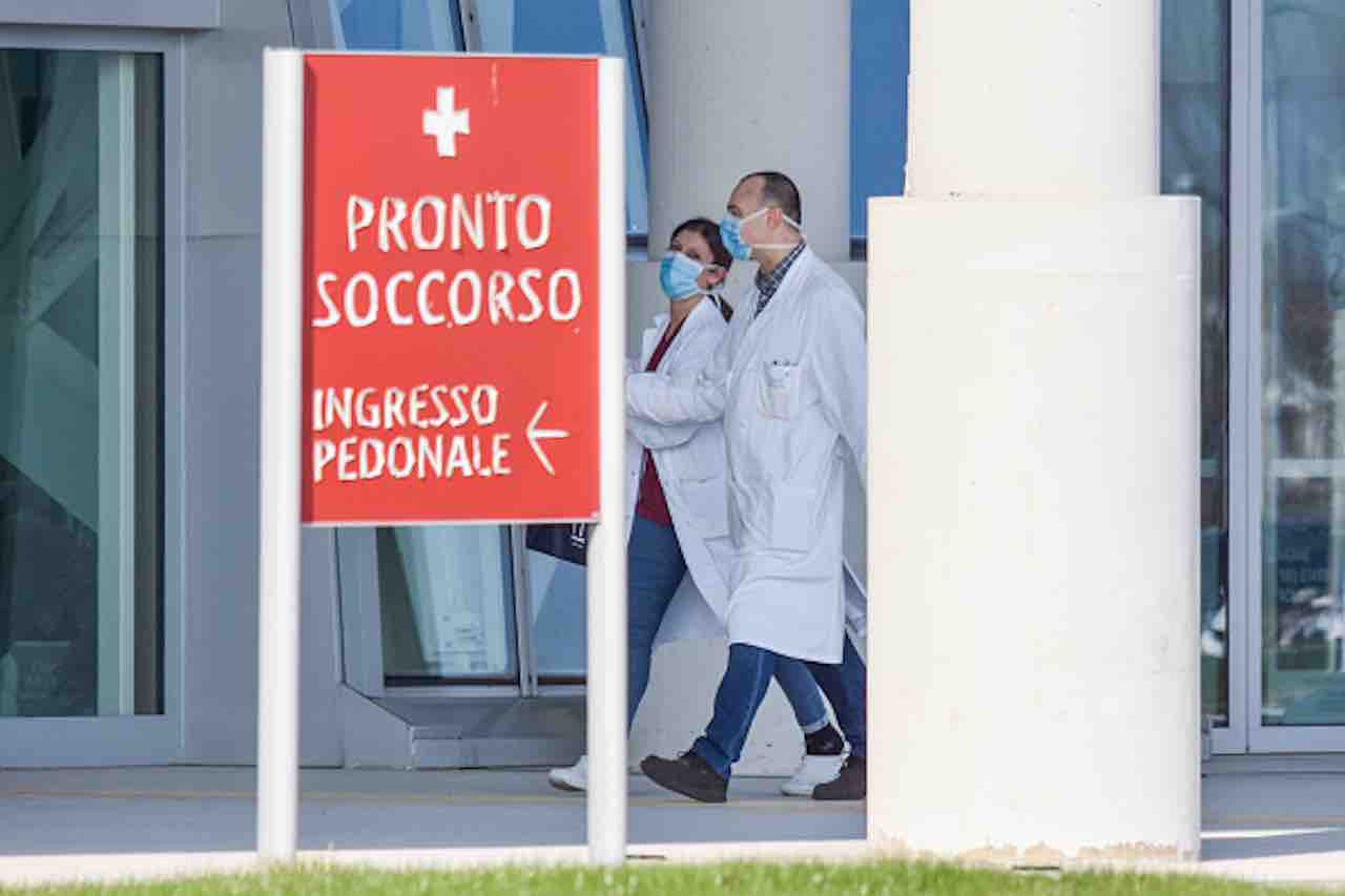 Coronavirus, medici non positivi rientrano in ospedale (Getty) - meteoweek.com