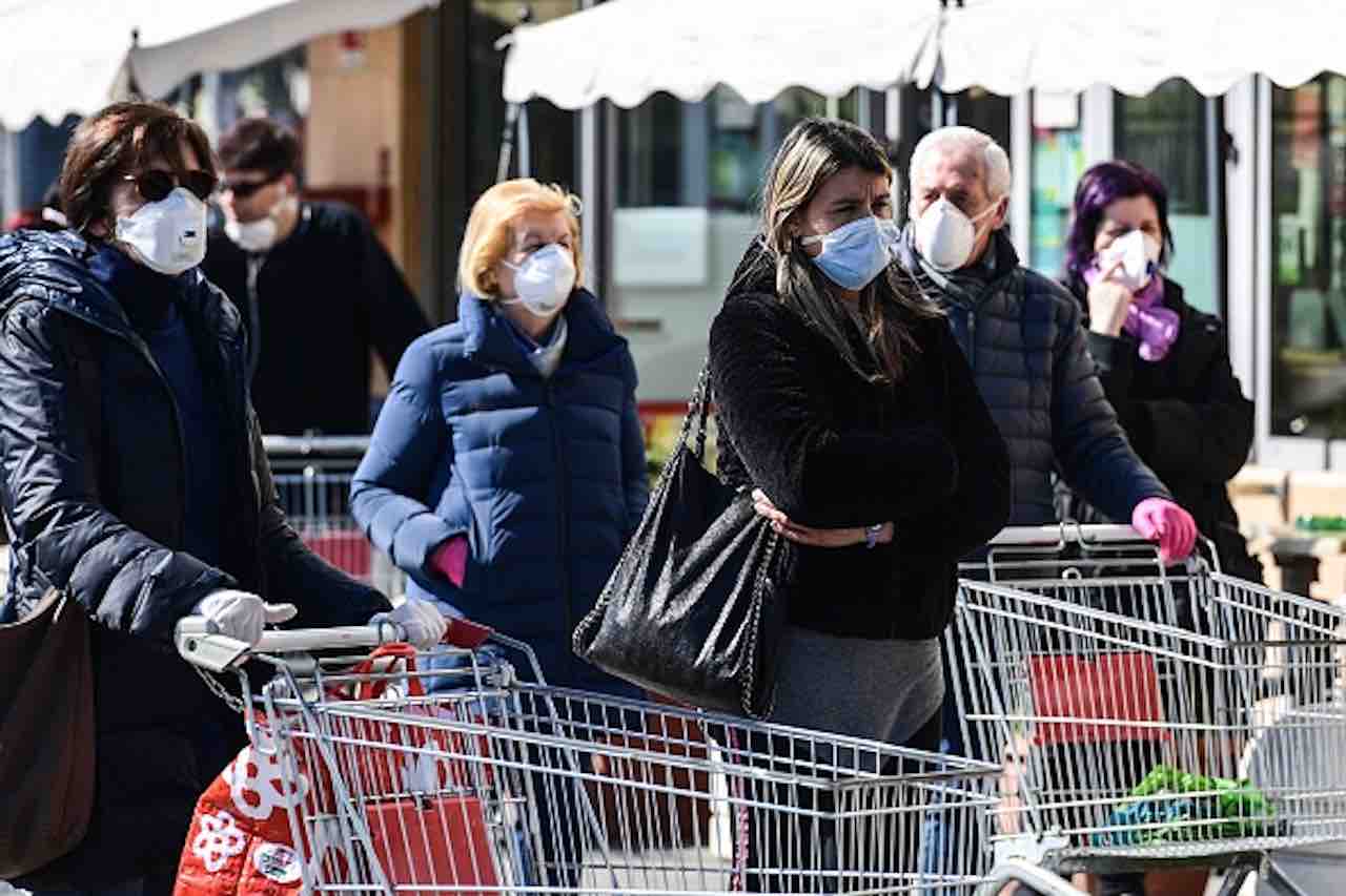 Coronavirus, positivo faceva la spesa al supermercato (Getty) - meteoweek.com