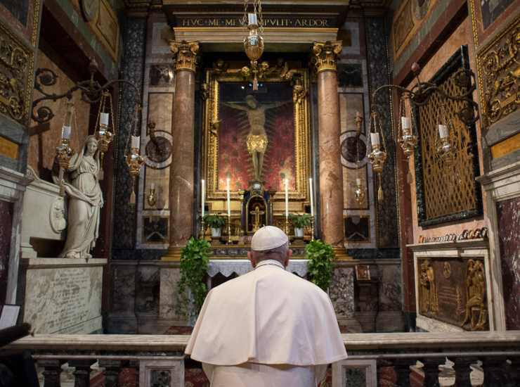 Coronavirus, Crocifisso miracoloso spostato a San Pietro