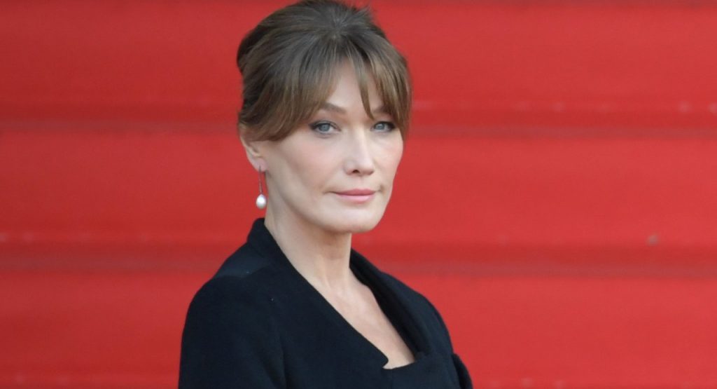Carla Bruni finge di avere il Coronavirus | Bufera e rivolta sul web | Video