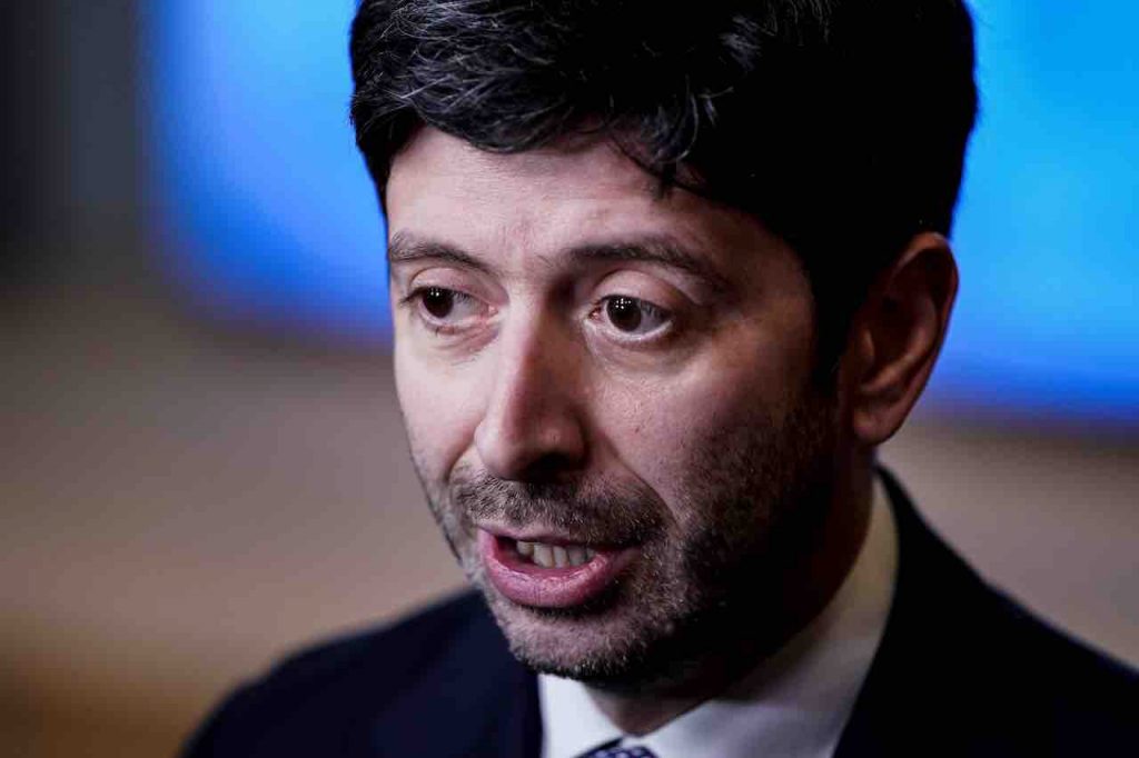 Coronavirus, Ministro Speranza: “AIFA sì alla sperimentazione del medicinale Avigan”