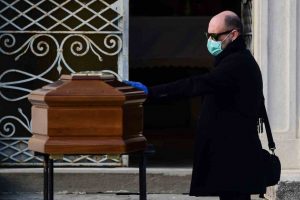 coronavirus funerale video social