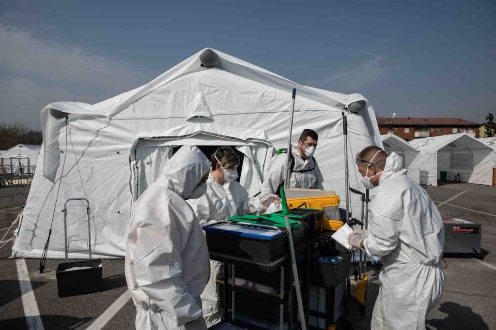 Coronavirus, ancora non si intravede la fine: 793 morti e 4.821 contagi in un giorno