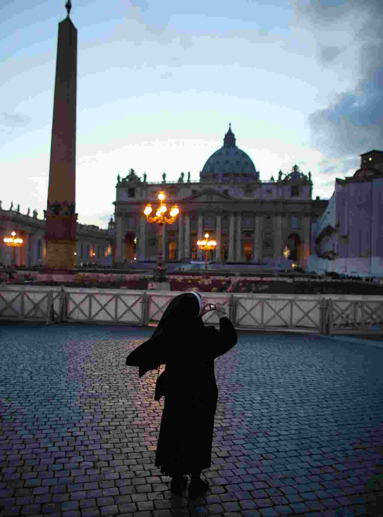 coronavirus piazza san pietro chiusa