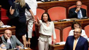 Licia Ronzulli chi è | carriera e vita privata della senatrice di FI - meteoweek