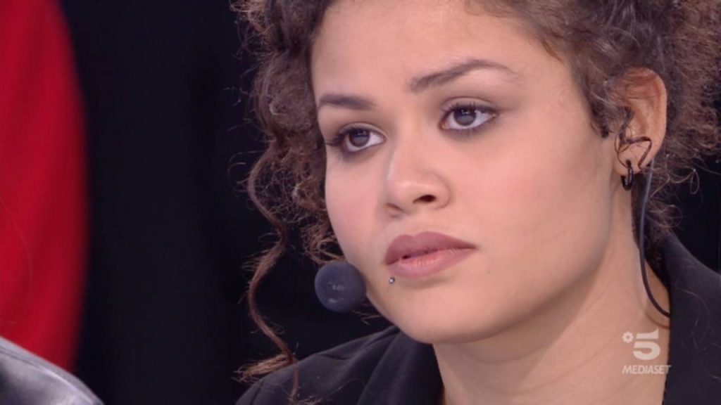 Nyv e l’addio ai compagni | Il gesto inaspettato dei finalisti di Amici 19