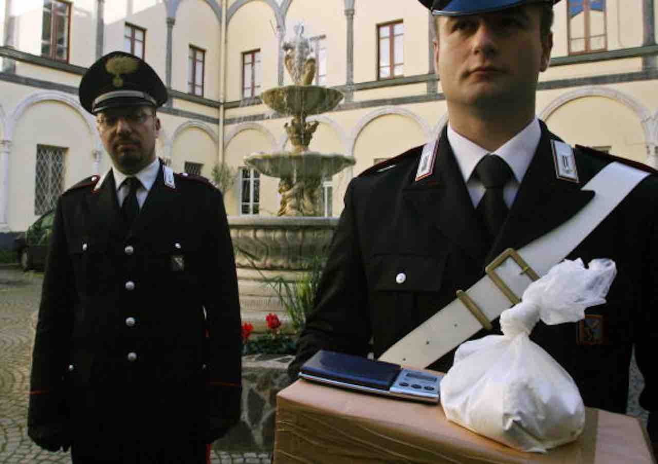 Operazione dei Carabinieri a Oristano per spaccio ed estorsione (Getty) - meteoweek.com