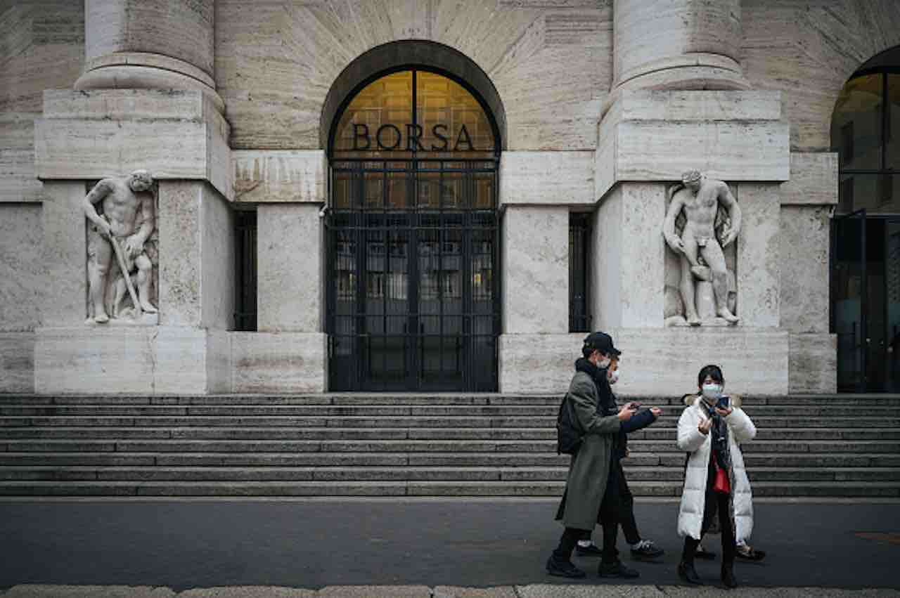 Piazza Affari in caduta libera, Ftse Mib -3,5% (Getty) - meteoweek.com