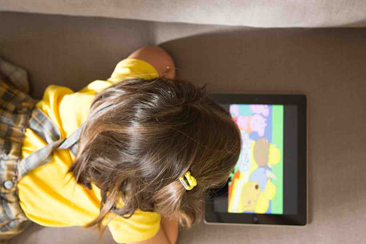 Programmi tv e app di qualità non fanno male ai bambini (Getty) - meteoweek.com