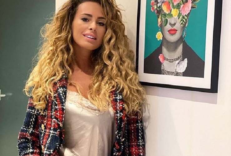 Sara Affi Fella mostra il pancino