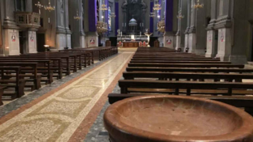 Coronavirus, a Napoli sospese tutte le messe