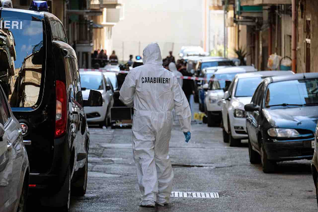 Tragedia familiare nel brindisino- uccide la madre con 5 coltellate (Getty) - meteoweek.com