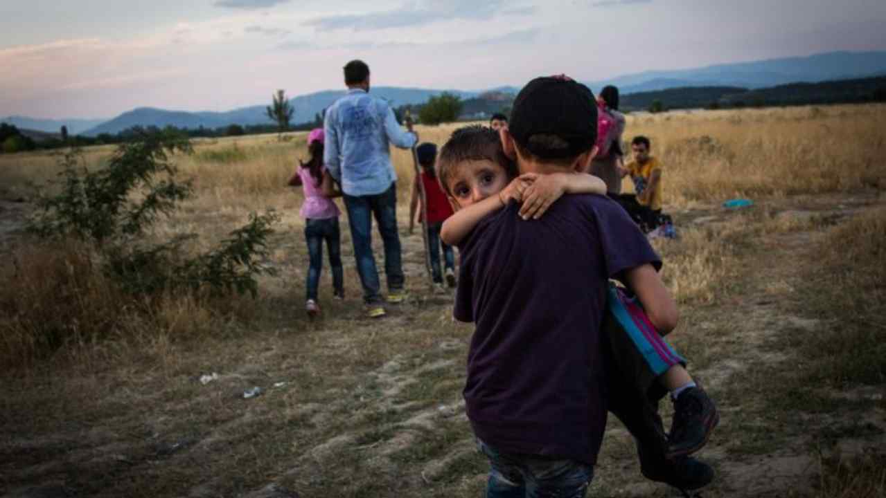 bambini migranti grecia