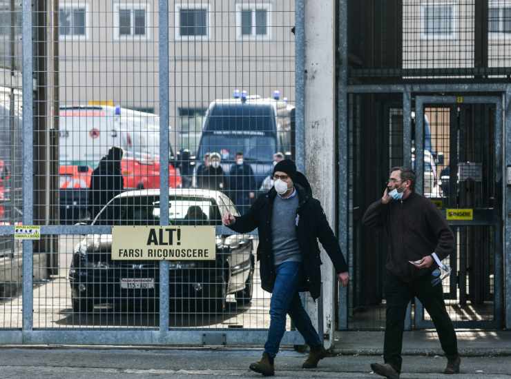 Carceri, Bonafede: detenuti producono 10mila mascherine al giorno per il Paese