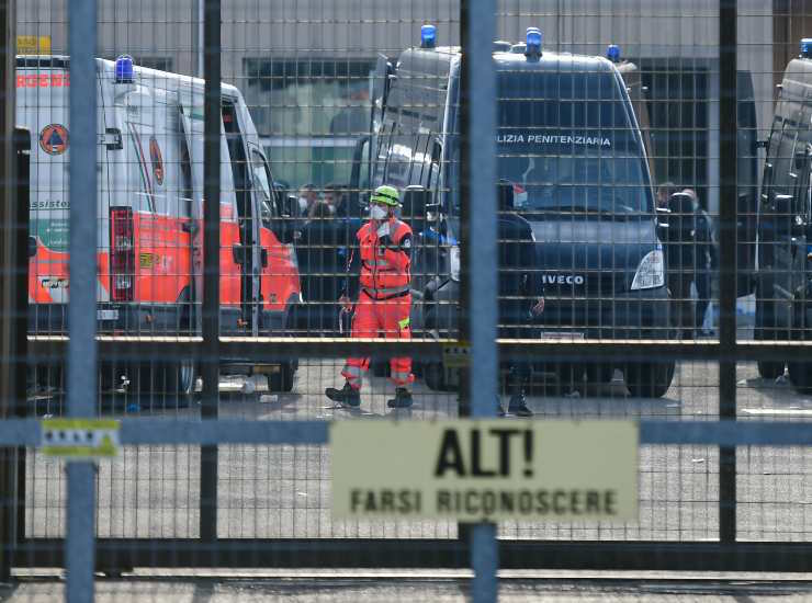 Carceri, Bonafede: detenuti producono 10mila mascherine al giorno per il Paese