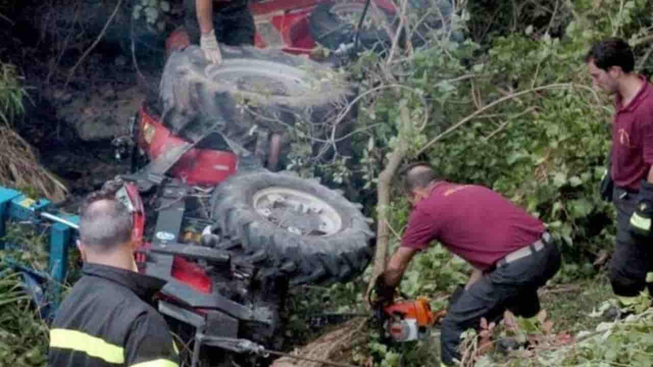 sadregna trattore ragazzo finisce nel dirupo