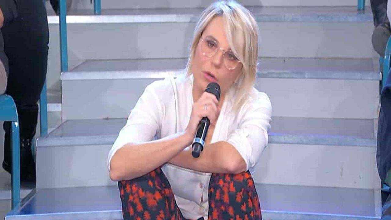 Maria De Filippi stacca microfono Tina Cipollari