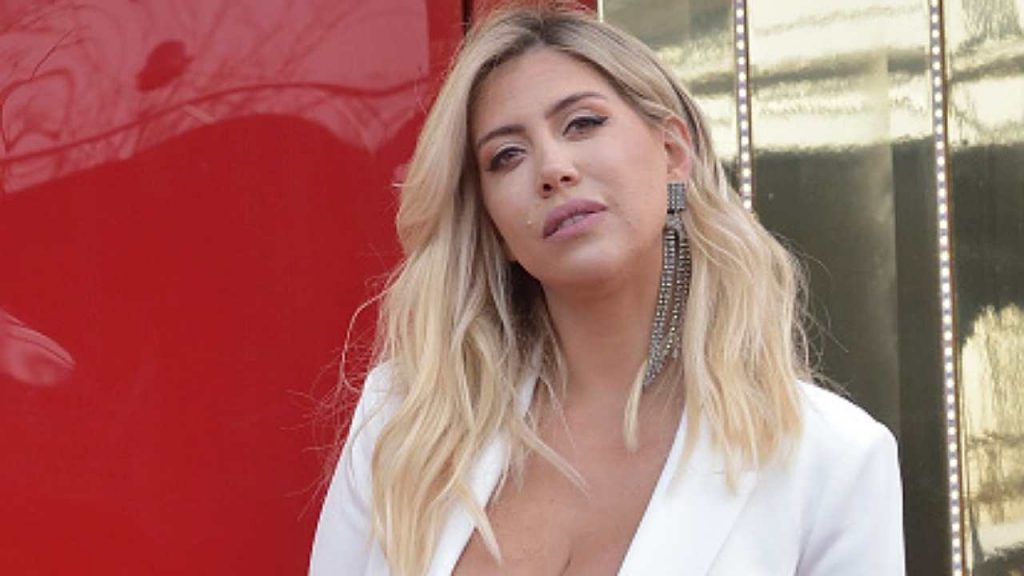 Wanda Nara quarantena audace | La scollatura precipita [FOTO]