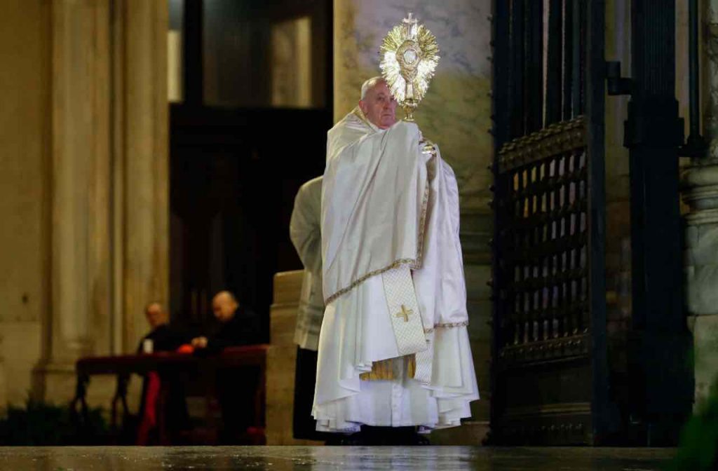 Coronavirus, Papa Bergoglio: “Siate generosi, c’è chi si sta approfittando del momento”