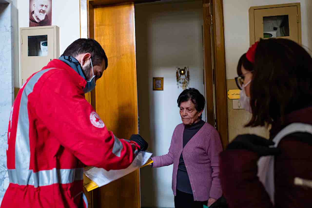 8 milioni di anziani con malattie croniche- emergenza non deve fermare le cure (Getty) - meteoweek.com