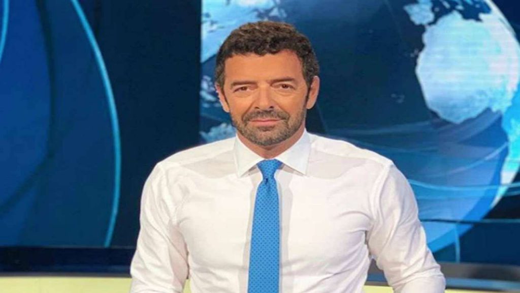 Alberto Matano come non l’avete mai visto : torso nudo, muscoli e allenamenti [FOTO]