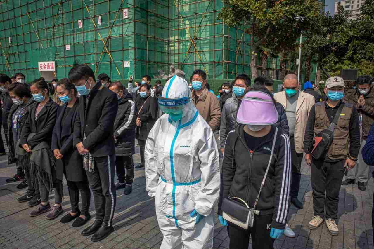 Coronavirus. Tutta la Cina si è fermata per onorare i suoi caduti