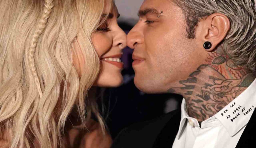 Chiara Ferragni sopracciglia folte e unite | Quarantena senza estetista [FOTO]