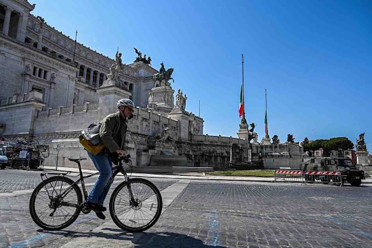 Coronavirus, Raggi nella ripresa privilegiare trasporto dolce (Getty) - meteoweek.com