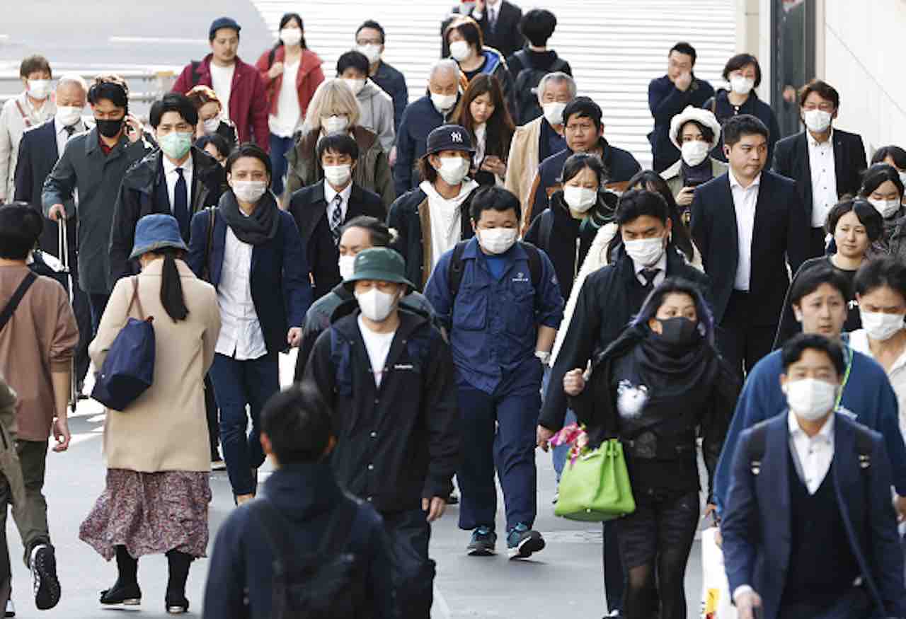 Coronavirus, il premier Abe stato di emergenza fino al 6 maggio (Getty) - meteoweek.com