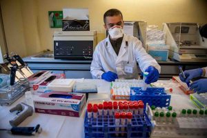 Coronavirus, unità di calcolo del bosone Higgs per combattere pandemia (Getty) - meteoweek.com