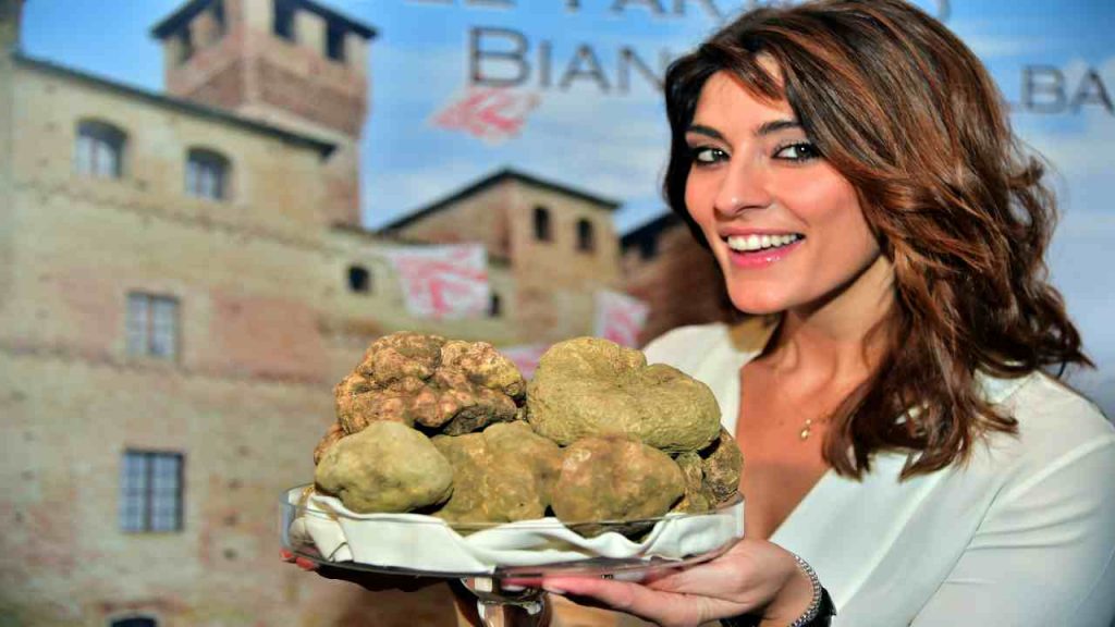 Elisa Isoardi , la ricordate a Miss Italia? Ecco che fascia vinse [FOTO]