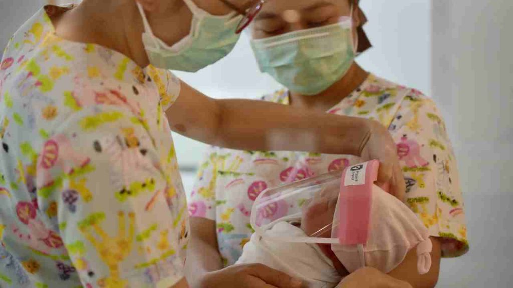 Coronavirus, Aosta: bimbo nato positivo da madre contagiata