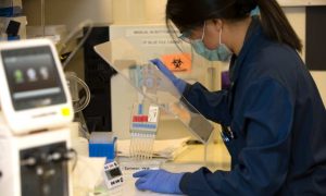coronavirus vaccino su uomo